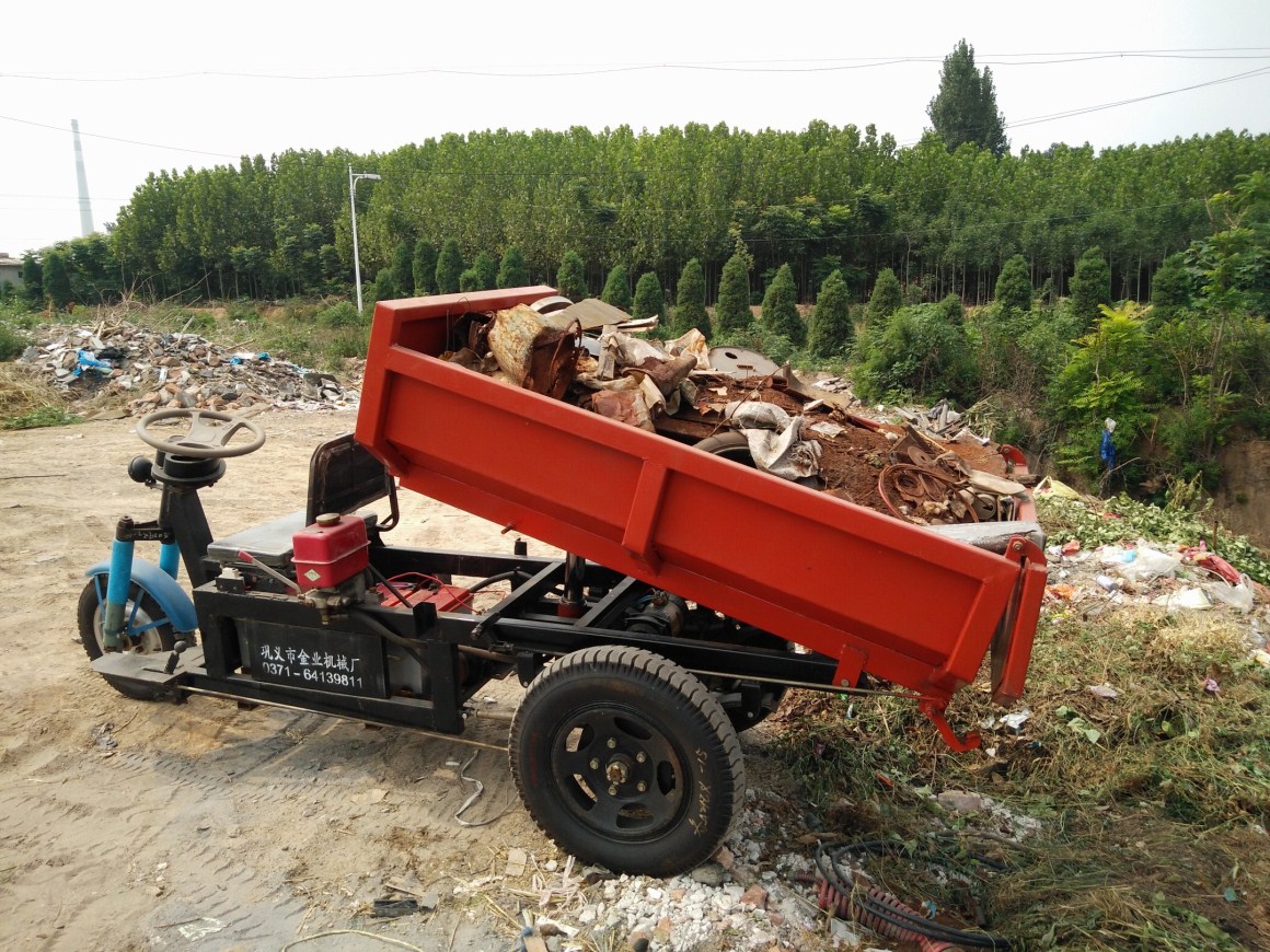 电动翻斗车工作现场_发货现场_巩义市芝田金业机械厂